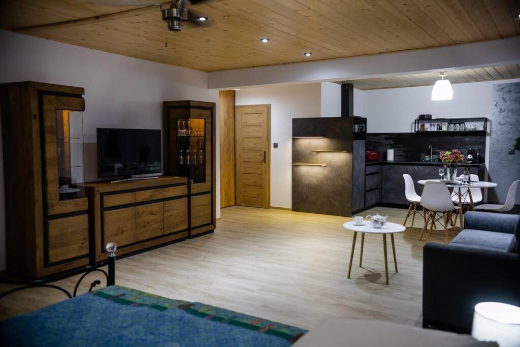 Gorski Z Basenem Apartment Raba Wyzna