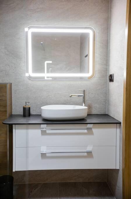 Apartment Gorski Z Basenem Raba Wyzna